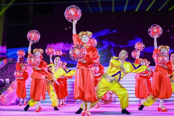 十大炒股配资平台 长三角滚灯嘉年华杭州临平开幕，沪苏浙非遗展演共绘“美美与共”